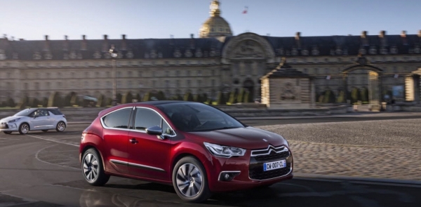 DS 4: nuovi motori, performanti ed efficienti, ed inediti equipaggiamenti PREMIUM