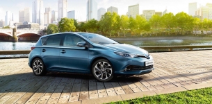 Nuova TOYOTA AURIS Hybrid Touring Sports