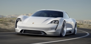 Porsche Mission E: 600 CV, autonomia di 500 km, tempo di ricarica 15 minuti